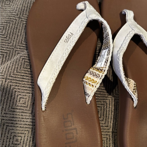 Flojos Women's Tan and Cream Sandals A00510 - Picture 2 of 5